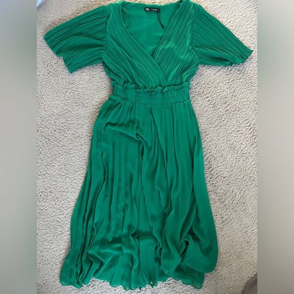 Zara Dresses & Skirts - Zara Green Midi Dress